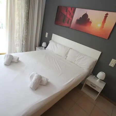 C&b Catalunya 92 Apartman